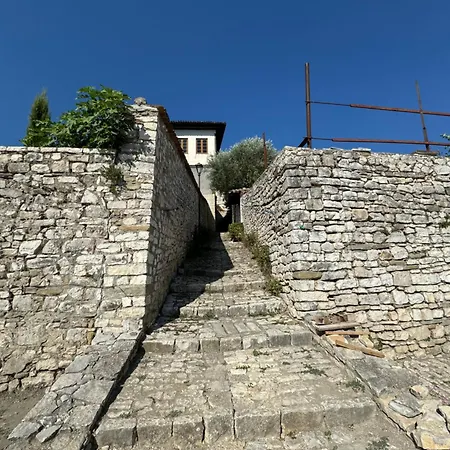 بيت شباب Castle بيرات