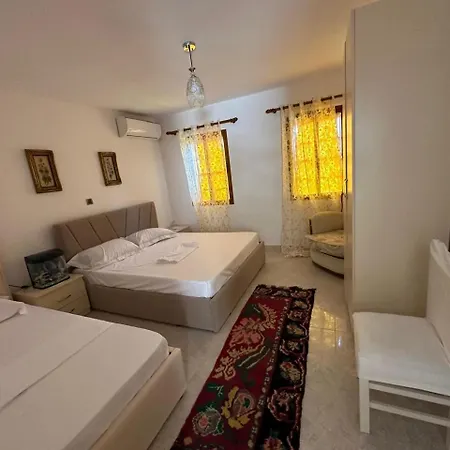 Hostel Castle Μπεράτ