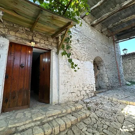 Castle * Μπεράτ